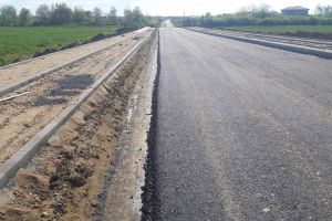 Primul asfalt pe Drumul Boilor! Lucrările înaintează greu, în principal din cauza banilor