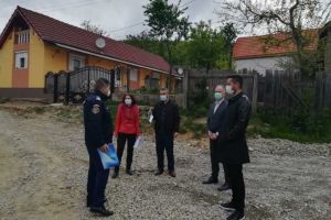 Focarul de COVID-19 de la Săliştea în atenţia autorităţilor judeţene: Șefii principalelor instituţii s-au deplasat la faţa locului pentru a analiza situaţia epidemiologică