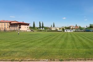 Terenul de fotbal de la Universitate, adus la standarde (FOTO)