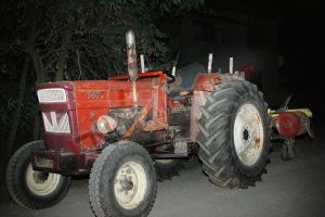 Plimbarea de seară cu tractorul – La volan era un sibian beat şi fără permis