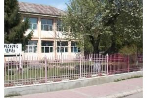 Năzdrăvanul clasei, varianta online! Un filmuleţ xxx la ora de mate, la un liceu târgoviştean. Reacţia conducerii şcolii
