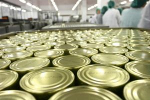 Anchetă epidemiologică la fabrica de conserve din Sibiu unde patru angajaţi au coronavirus