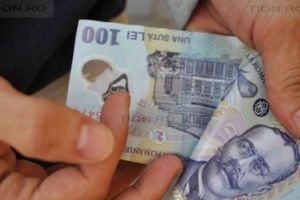 Un tânăr a sunat de mai multe ori la 112 pentru a reclama oameni care nu respectă ordonanţele militare. A fost amendat cu 4.000 de lei