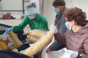 Căminul de bătrâni de la Mănăstirea Bogdăneşti a primit aproape o tonă şi jumătate de ...