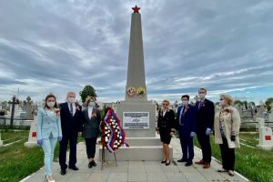 Depunere de coroane la mormintele ostasilor sovietici din judet. Consulatul General al Federatiei Ruse la Constanta a comemorat Ziua Victoriei (galerie foto)