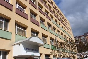 Teama de noul coronavirus ţine lumea departe de spital. Jumătate din paturi sunt goale, la UPU, linişte