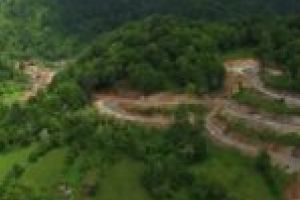 Cel mai spectaculos drum din judeţul Timiş, pe tuşă până în vremuri mai bune