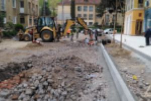 FOTO. Lucrările edilitare din Reşiţa nu ţin seama de pandemie. La începutul toamnei, locatarii din Lunca Pomostului vor avea parte de străzi Neckermann!