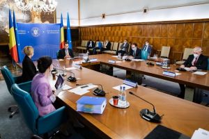 Ludovic Orban: Vor fi cumpărate tablete pentru elevii care n-au acces la cursurile online şi măşti pentru persoanele vulnerabile, din Fondul de rezervă