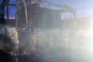 Un camion de 25.000 de euro al unui gaterist, incendiat cu un cauciuc în flăcări, aruncat ...