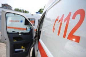 Un şofer care a rănit grav o bătrână a plecat acasă după ce ambulanţa a preluat victima