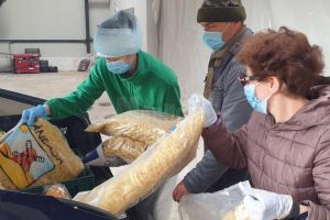 Căminul de bătrâni de la Mănăstirea Bogdăneşti a primit aproape o tonă şi jumătate de ...
