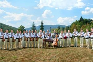 22 de artişti instrumentişti ai Ansamblului „Ciprian Porumbescu” Suceava au înregistrat ...