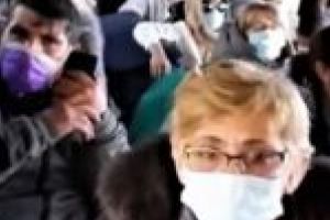 VIDEO. Oameni transportaţi spre carantinare ca sardinele! „Ăsta e modul de organizare. Nu putem face faţă în regim de taxi”