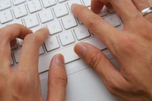 Inspectoratul Școlar trebuie să numere elevii care nu au acces la cursurile online/Guvernul a alocat bani pentru achiziţia de tablete pentru copiii fără posibilităţi