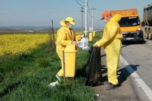 FOTO Curăţenie pe drumurile naţionale din judeţul Braşov