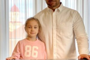 Gabriel Toncean donează 30 de tablete pentru copiii defavorizaţi din Reghin