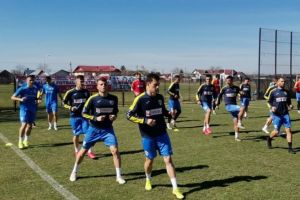 Câteva echipe susţin reluarea campionatului