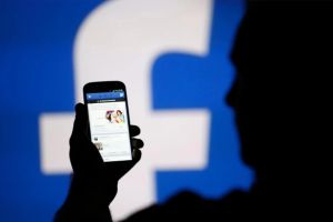 Un bărbat din Topliţa riscă 3 ani de închisoare pentru postarea unor mesaje ameninţătoare şi insulte pe o reţea de socializare