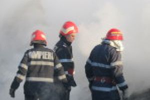 Incendiu la un apartament de la etajul opt, pe Circumvalaţiunii! Un bărbat a decedat