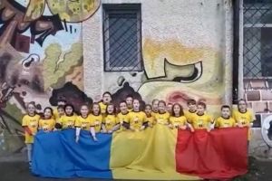 VIDEO: Elevii din clasa I de la Școala „Regele Ferdinand” din Sibiu, mesaj emoţionant de „Ziua Europei”