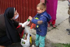 Proiect ambiţios al Centrului Social Maria Ward: oferă mâncare şi produse de igienă pentru ...