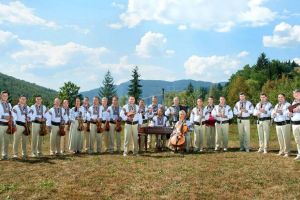 22 de artişti instrumentişti ai Ansamblului „Ciprian Porumbescu” Suceava au înregistrat ...