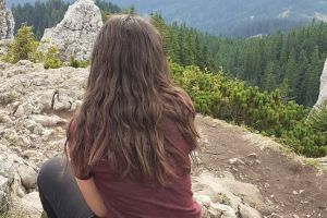 Strigătul plin de durere al unei eleve din Botoşani către ministrul Educaţiei. „Tot ce am văzut eu în aceşti ani de gimnaziu au fost neajunsuri”