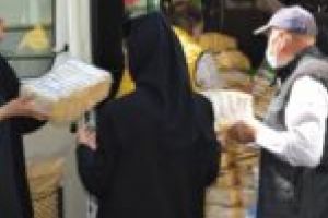 Cinci tone de produse alimentare, distribuite de Mitropolia Banatului către spitale şi diferite instituţii din judeţul Timiş