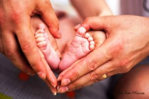 ”Există Dumnezeu, există minuni!” – Mărturia unei mame despre credinţă şi ajutorul părintelui Isaia