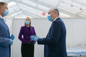 FOTO: Klaus Iohannis, vizită la Unitatea de suport medical COVID-19 UMFST Târgu Mureş