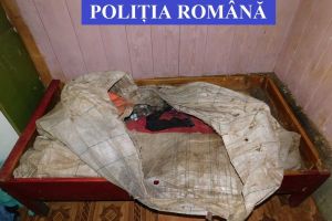 Femeie cu handicap, ţinută închisă la Tureac de o familie, acuzată de mai multe infracţiuni (FOTO)