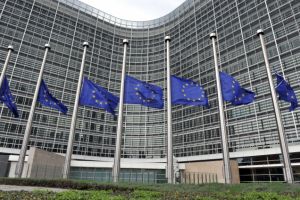 Comisia Europeană invită România şi celelalte state membre să prelungească până la 15 iunie restricţia privind călătoriile neesenţiale către UE