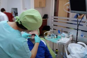Se apropie 15 mai. Ce trebuie să ştiţi înainte de a merge la stomatolog
