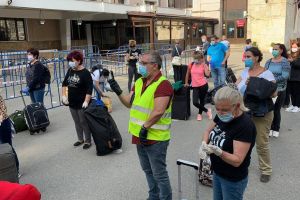 Primul tren cu îngrijitori pleacă din Timişoara spre Austria. Măsuri de protecţie şi de distanţare socială la Gara de Nord