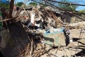 #ConstantaEsteBine: Femeia, scoasa de sub daramaturi. Voluntarii vor reface locuinta afectata de explozie pentru batrana din localitatea Corbu