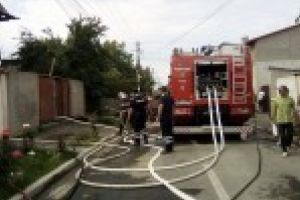 Panica pe strada Theodor Aman / Mai multe case au fost cuprinse de flacari