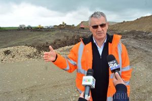 Retrospectiva săptămânii, prin ochii lui Bihorel: Beni Hill asfaltatorul, mândru că a făcut de 5.000 de ori mai multă autostradă decât Moldova