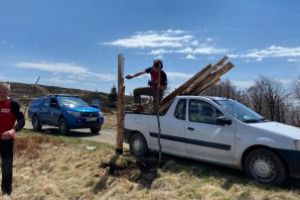 (FOTO)Salvatorii montani au continuat marcarea traseelor turistice din Maramureş. Vezi aici, traseele remarcate şi marcate