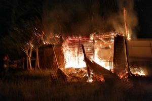 Weekend PLIN pentru pompierii arădeni! INCENDII, asistenţă medicală de URGENȚĂ şi… salvarea unei PISICI (FOTO/ VIDEO)