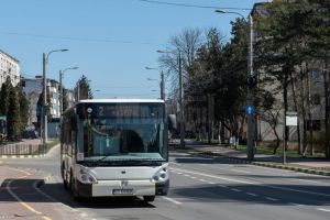 Pasageri la jumătatea capacităţii şi cu măşti de protecţie în mijloacele de transport