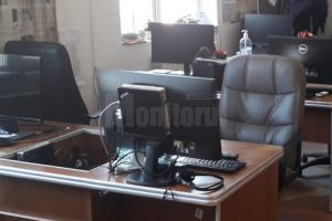 Activitatea în birouri după încetarea stării de urgenţă: paravane, program decalat, ...