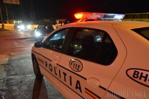 Un orădean de 32 de ani, reţinut după ce, băut fiind, a plonjat cu maşina în şanţ şi a fugit, lăsând în urmă doi răniţi 