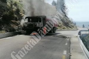 Incendiu la o autobasculantă în zona montană, la Dichiu