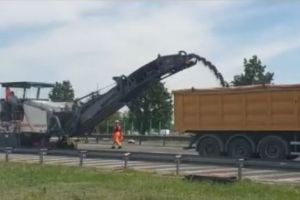 Lucrarile de asfaltare de pe Autostrada A2, finalizate. Urmeaza cele de frezare (video)  