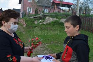 Peste 100 de cărţi au ajuns la elevi din Moldoviţa, din partea Fundaţiei Autonom