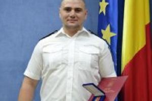 Maşina unui poliţist de frontieră distins în lupta cu contrabandiştii, incendiată în ...