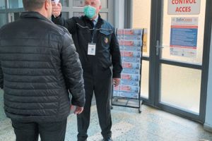 Temperatura tuturor persoanelor care intră în clădirea Palatului Administrativ din Ploieşti este verificata zilnic