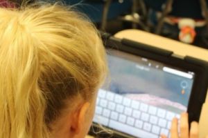 Tablete şi internet gratuit pentru elevii şi profesorii din Brebu, cu sprijinul viceprimarului Cătălin Ilioiu