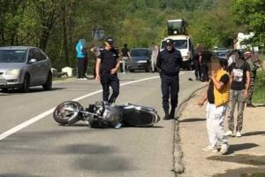 FOTO| Doi jandarmi aflaţi într-o altă misiune au acordat primul ajutor victimei accidentului de la Poiana Ampoiului